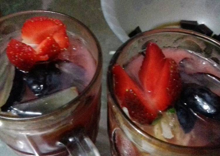 gambar untuk resep Jus jambu dengan topping buah2an