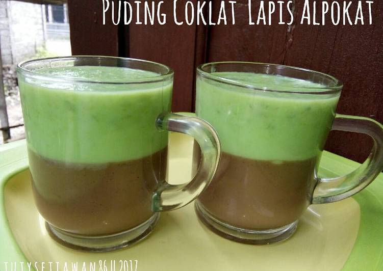 bahan dan cara membuat Puding coklat lapis alpokat