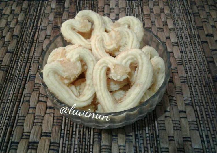 gambar untuk resep Cheesy Butter Cookies [eggless]