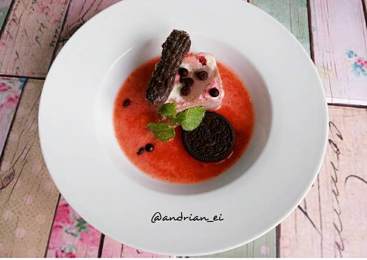 gambar untuk cara membuat Es Krim Potong Saus Strawberry