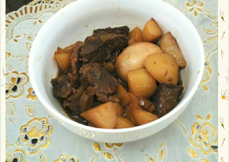 resep masakan Semur daging, kentang, telur