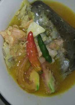 Kepala salmon kuah kuning