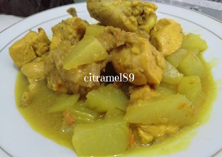 Resep Ayam  Kuah Kunyit oleh Citramel89 Cookpad