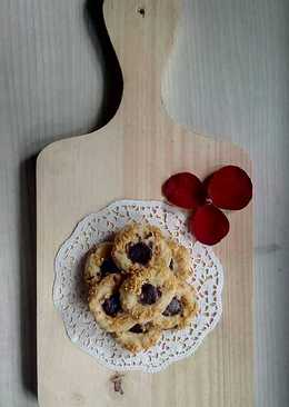 Thumbprint Cookies with cornflakes