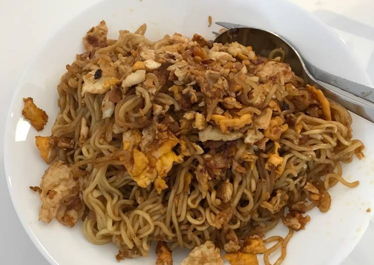 bahan dan cara membuat Indomie goreng ala tek-tek