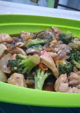 Chicken blackpepper with brocoly..less oil (diet menu)