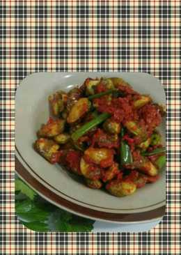 Kacang roti goreng balado