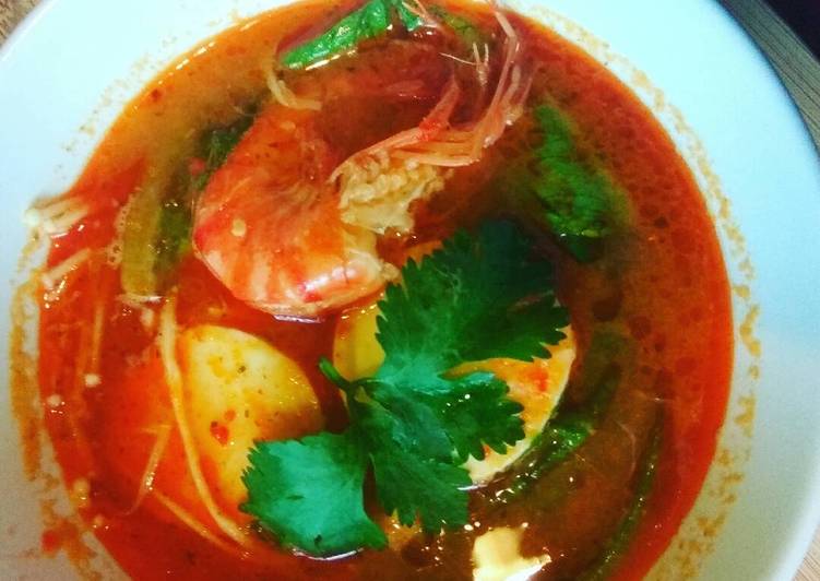 cara membuat Tom yum goong (Tom yum udang)