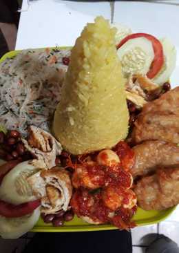 Nasi tumpeng simple