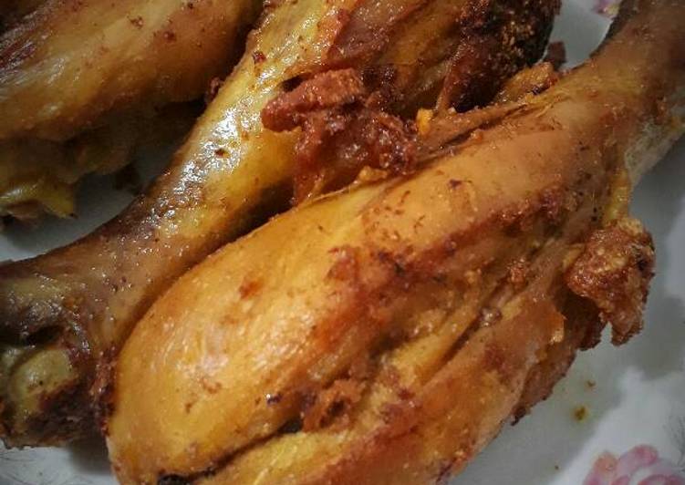 bahan dan cara membuat Ayam goreng(ungkep)