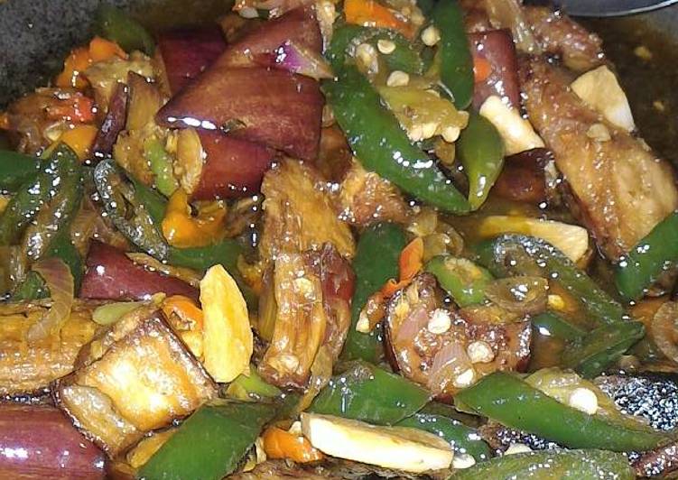 resep makanan Tumis terong ikan cuek tongkol pedes manis