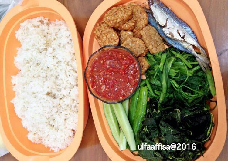 gambar untuk cara membuat Nasi Liwet Ikan Asin Peda