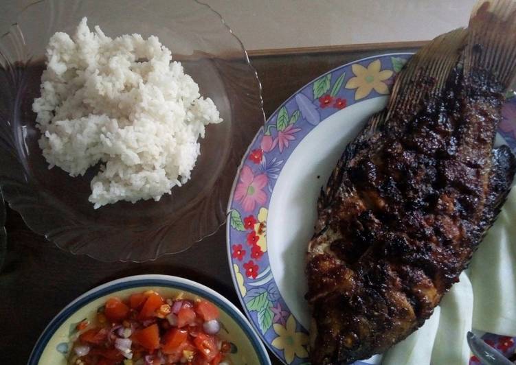 bahan dan cara membuat Ikan Bakar Gurami Madu Sambal Dabu2