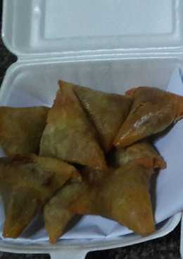 Samosa isi ayam dan sayur