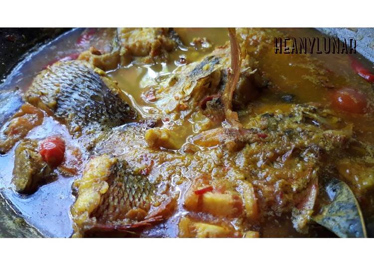 gambar untuk resep makanan Ikan buntut kuning bumbu kuning pedas