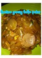 Kwetiaw goreng bakso pedas