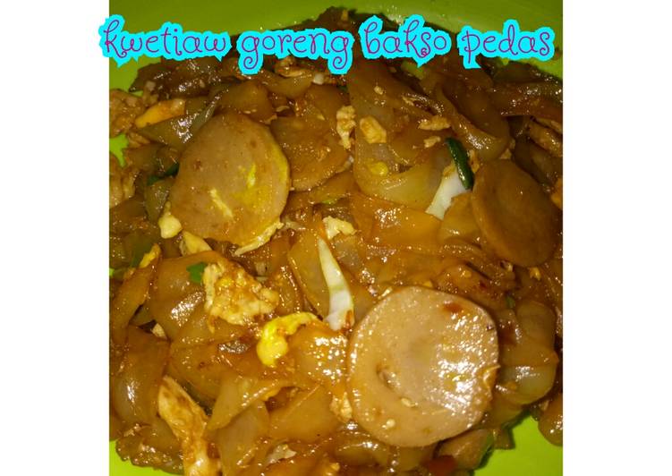 resep masakan Kwetiaw goreng bakso pedas