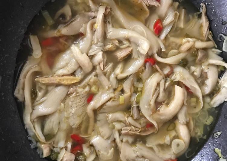 cara membuat Tumis jamur tiram+ayam suwir pedas