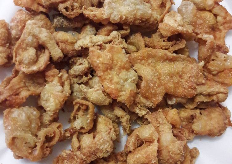 gambar untuk resep Kulit Ayam Goreng (camilan low carb n keto friendly) dan Minyak Ayam Bawang