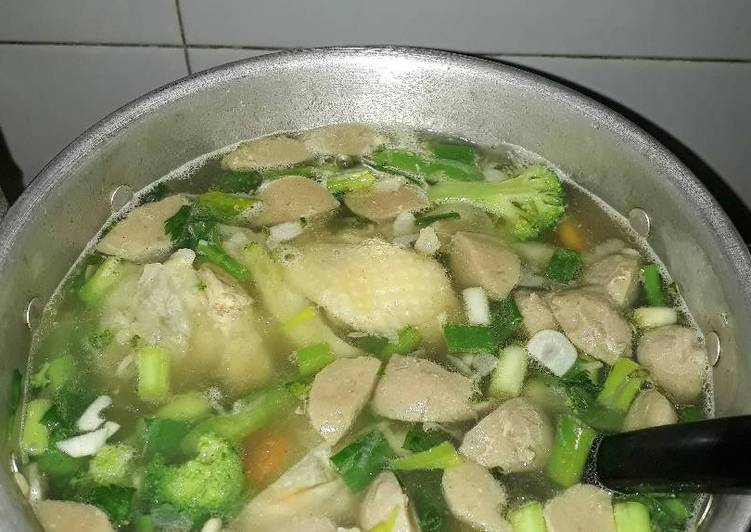 gambar untuk resep makanan Sop ayam bakso brokoli