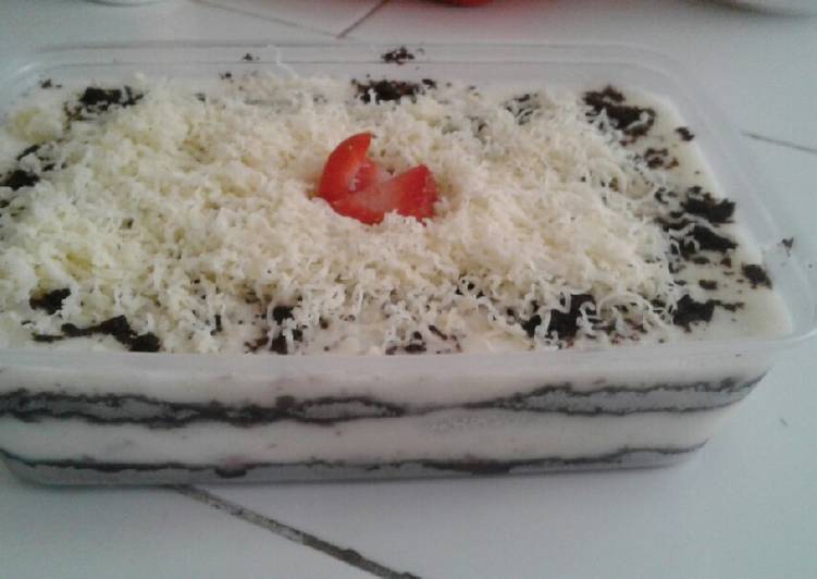 resep lengkap untuk Oreo strawberry cheesecake no bake