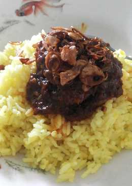 Nasi kuning bumbu habang (banjarmasin)