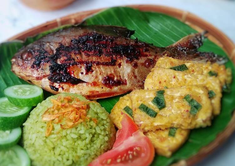 92. Nasi Uduk Ijo + Ikan Bakar + Mendoan Mini Pedas foto resep utama