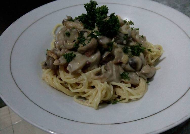 resep lengkap untuk Spaghetti Carbonara