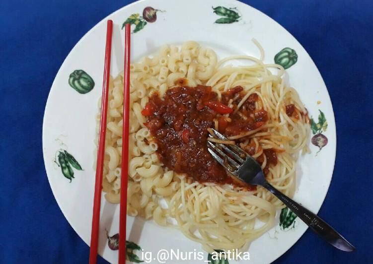 resep makanan Duet spaghetti dan macaroni saus corned sapi