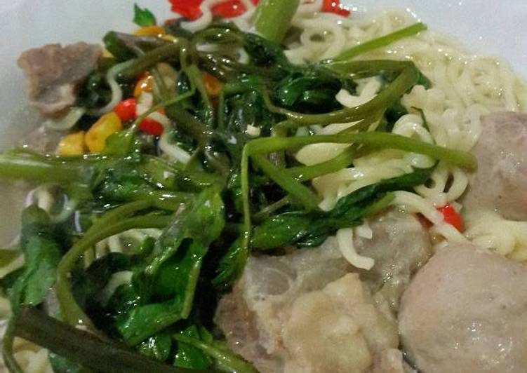 resep makanan Mie Kangkung Bakso Kuah