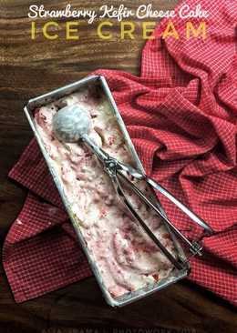 Strawberry kefir cheesecake ice cream