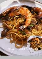 Spaghetti mushroom with prawn