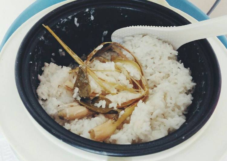 gambar untuk resep makanan Nasi Uduk Magic Com