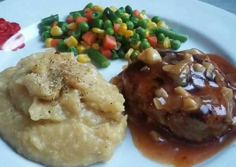 gambar untuk resep makanan Burger steak with creamy mashed potato ala bunda JK