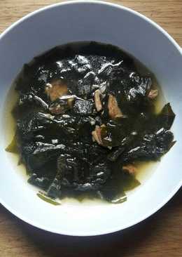 Korean Seaweed Soup (Miyeok Guk)