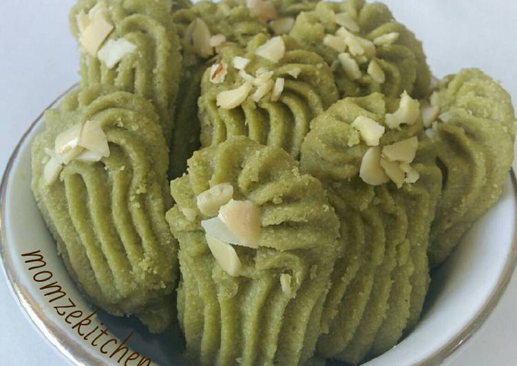 bahan dan cara membuat Greentea cookies with almond