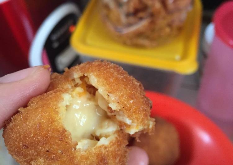 gambar untuk cara membuat Chicken mozarella 'KW' ball (endess praktis)