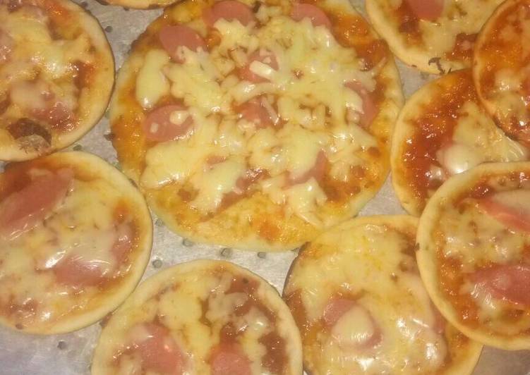 bahan dan cara membuat Pizza mini no oven tanpa ribet