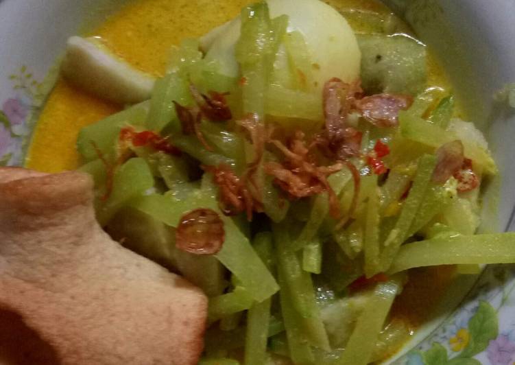 bahan dan cara membuat Lontong sayur labu (pesor)