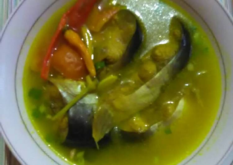 bahan dan cara membuat Sup patin kuah kuning bening
