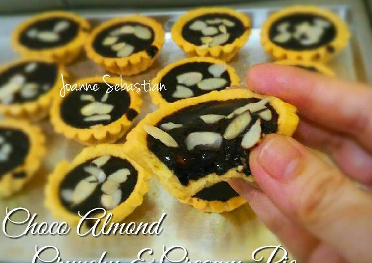 bahan dan cara membuat Choco Almond Crunchy & Creamy Pie