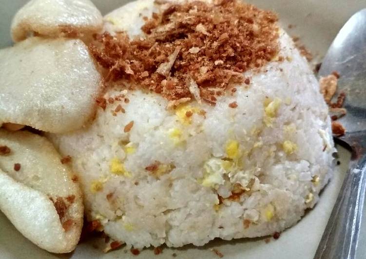 resep makanan Nasi Goreng Putih Plus Abon