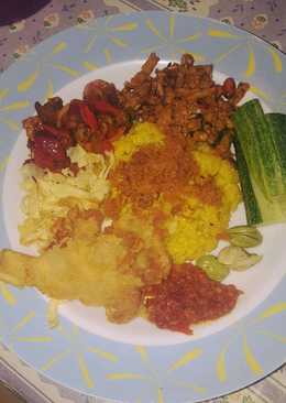 Nasi Kuning Magic com Gurih