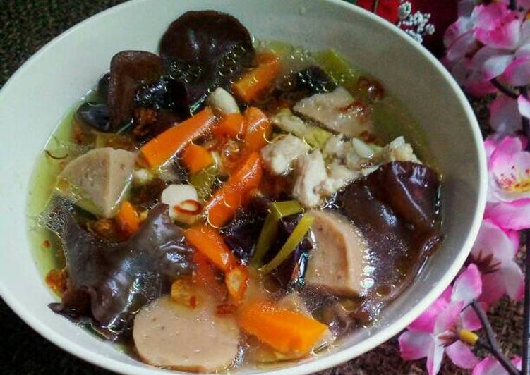 gambar untuk resep Sup Ayam Jamur Baso (menu anak)