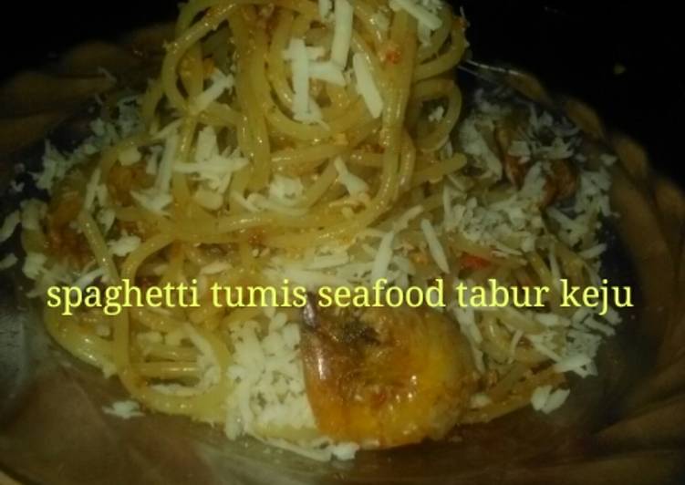 bahan dan cara membuat Spaghetti tumis seafood tabur keju