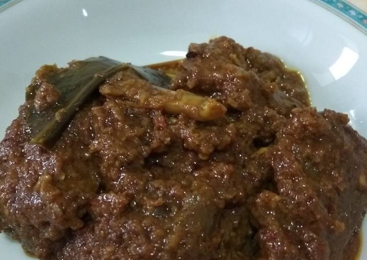 Rendang daging sapi