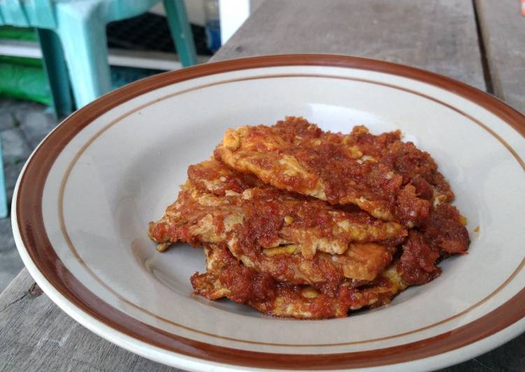 gambar untuk cara membuat Telur ceplok balado