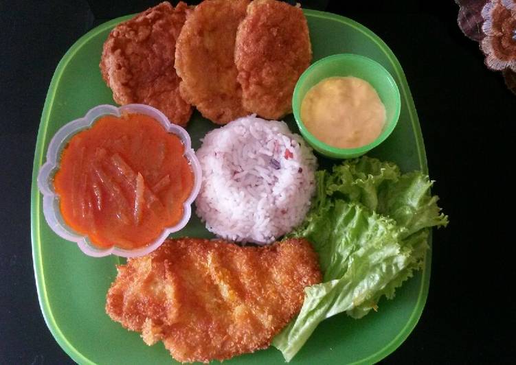 Nasi Multigrain + Chicken katsu + Tempe Mendoan + Lodeh Pepaya foto resep utama