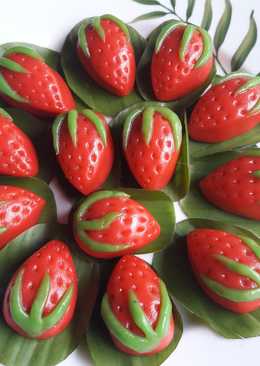 Kue Ku Strawberi (Oleh -oleh Bandung)