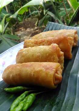 Lumpia isi rebung telur ebi